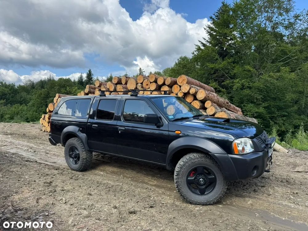 Nissan Pickup - 1
