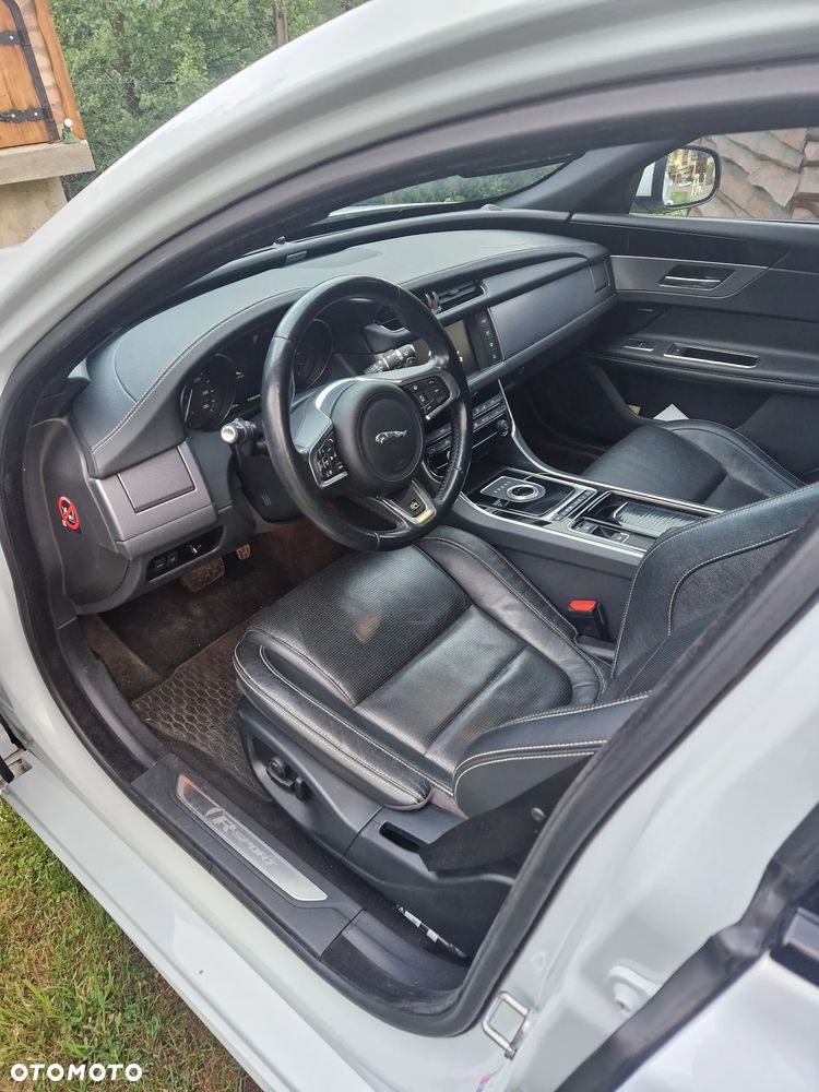 Jaguar XF 2.0 i4D R-Sport - 8
