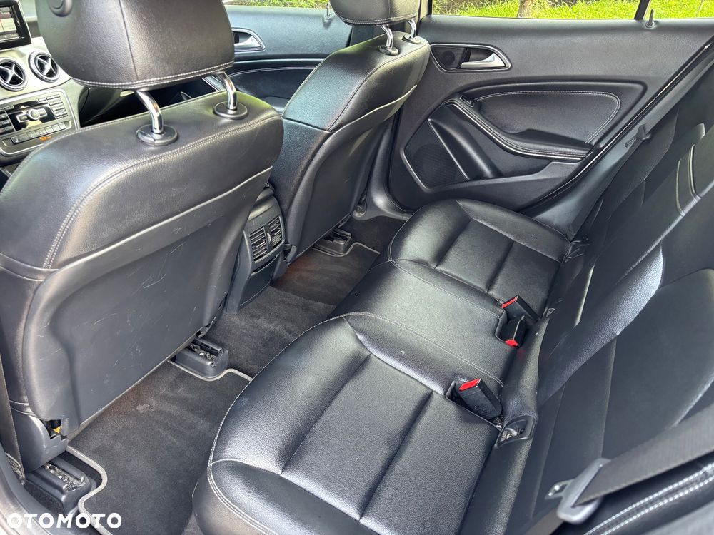 Mercedes-Benz GLA 250 7G-DCT - 11