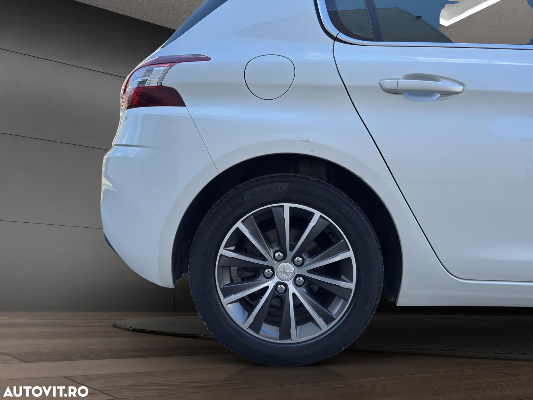 Peugeot 308 1.2 L PureTech Turbo Allure Aut. - 19
