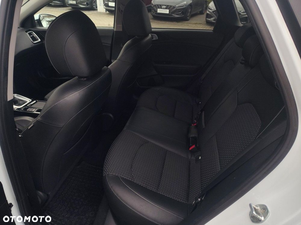 Kia Ceed - 26