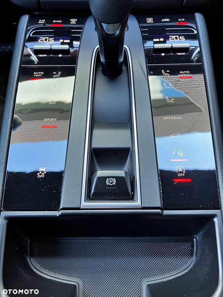 Porsche Macan - 29
