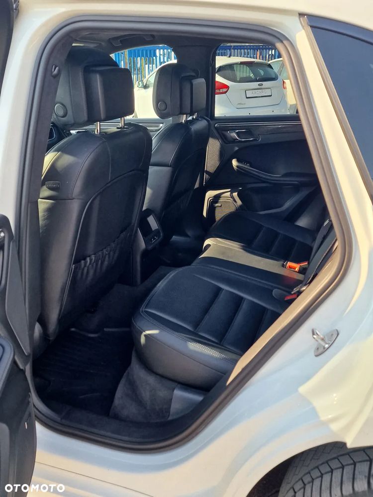 Porsche Macan Turbo PDK - 11