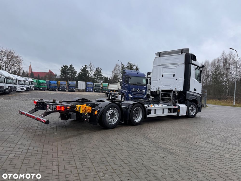 Mercedes-Benz Actros - 11
