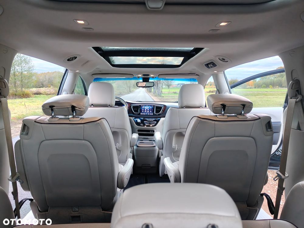 Chrysler Pacifica - 24