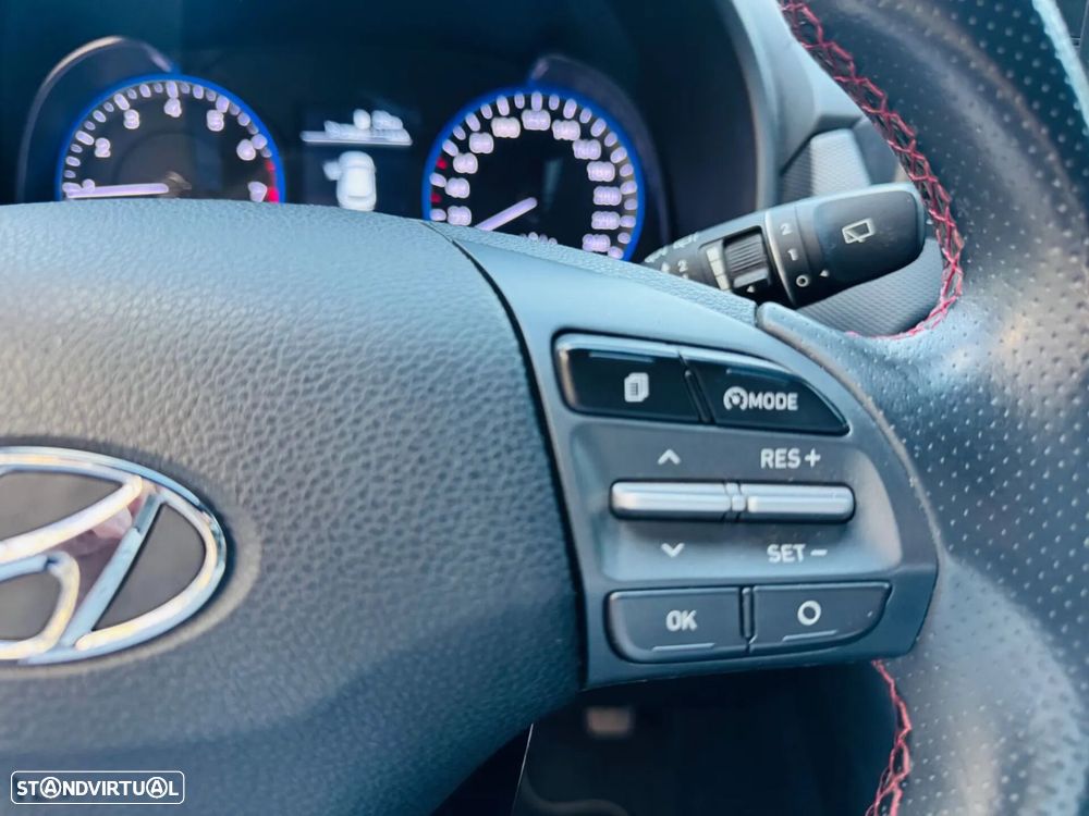 Hyundai Kauai 1.0 T-GDi Premium Pele/Tec.Vermelho - 23