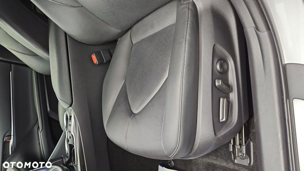 Toyota Camry 2.5 Hybrid Executive CVT - 13