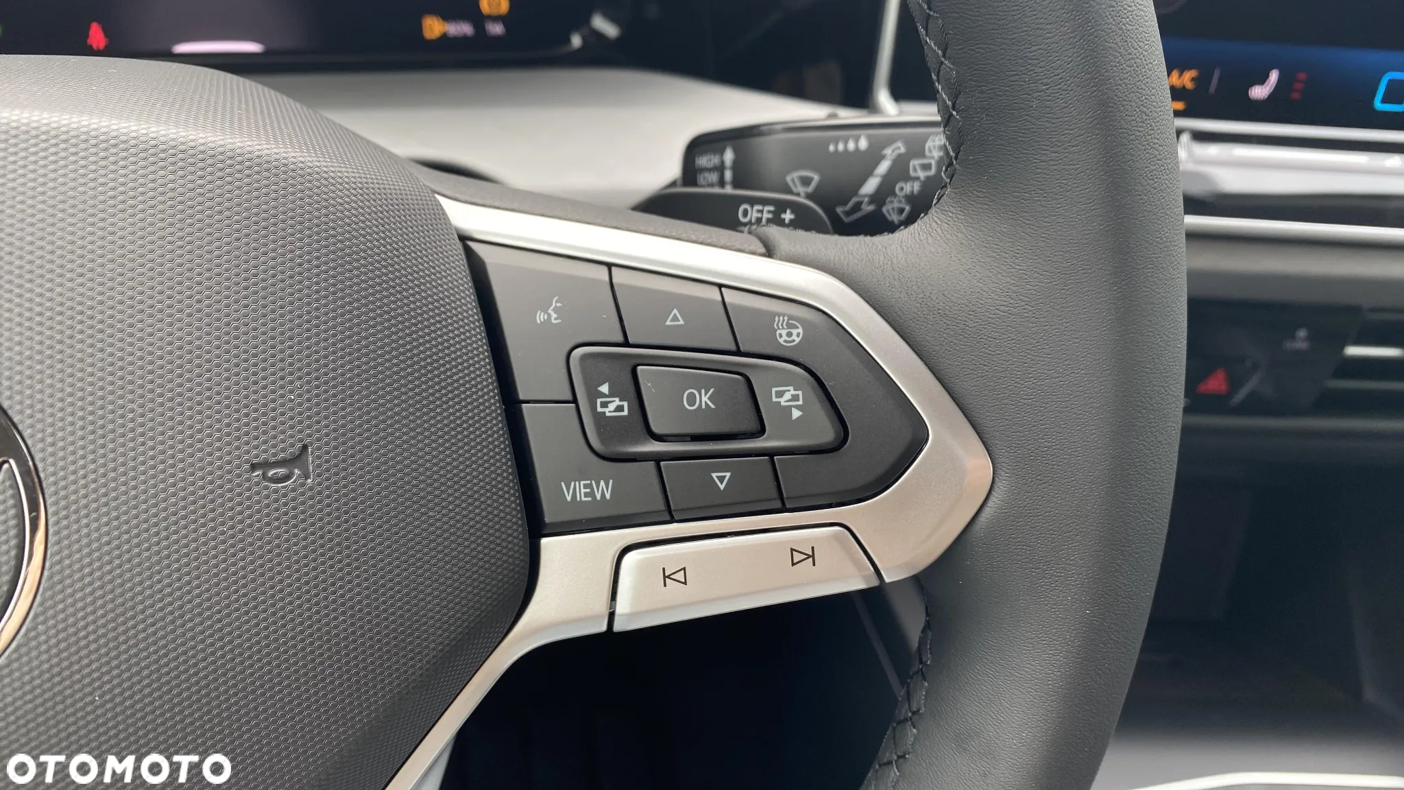 Volkswagen Golf - 12