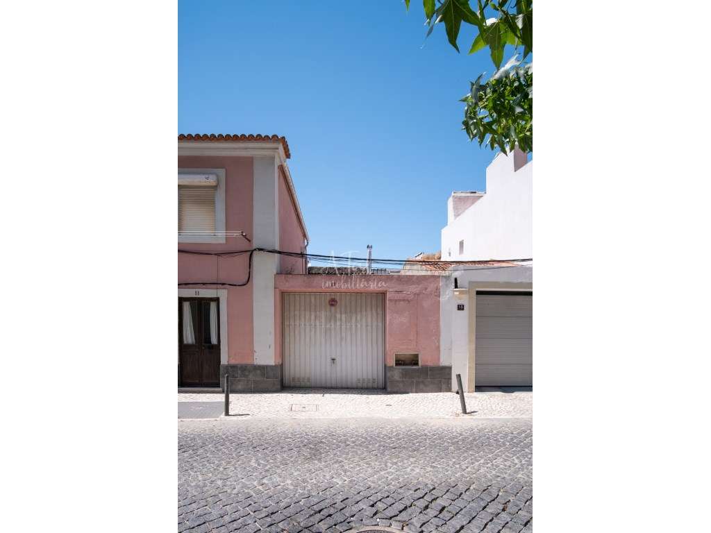 Prédio com Projeto Aprovado no Barreiro - Rua Almirante Reis - Grande imagem: 2/3