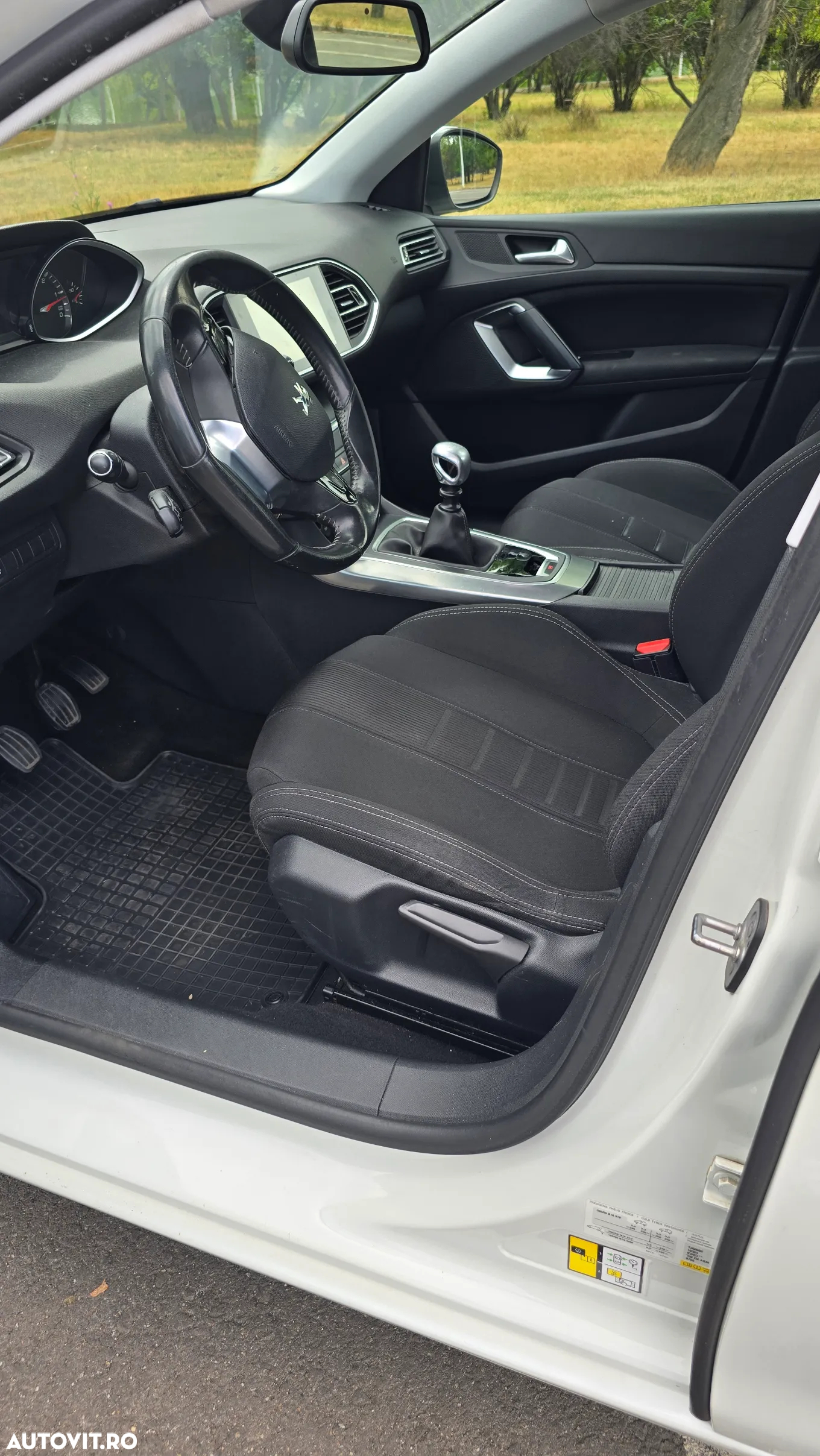 Peugeot 308 1.6 e-HDI FAP STT Allure - 5