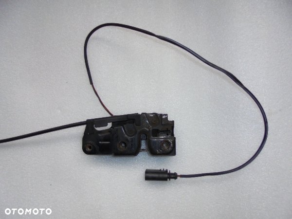 ZAMEK MASKI AUDI A3 8P 09-11