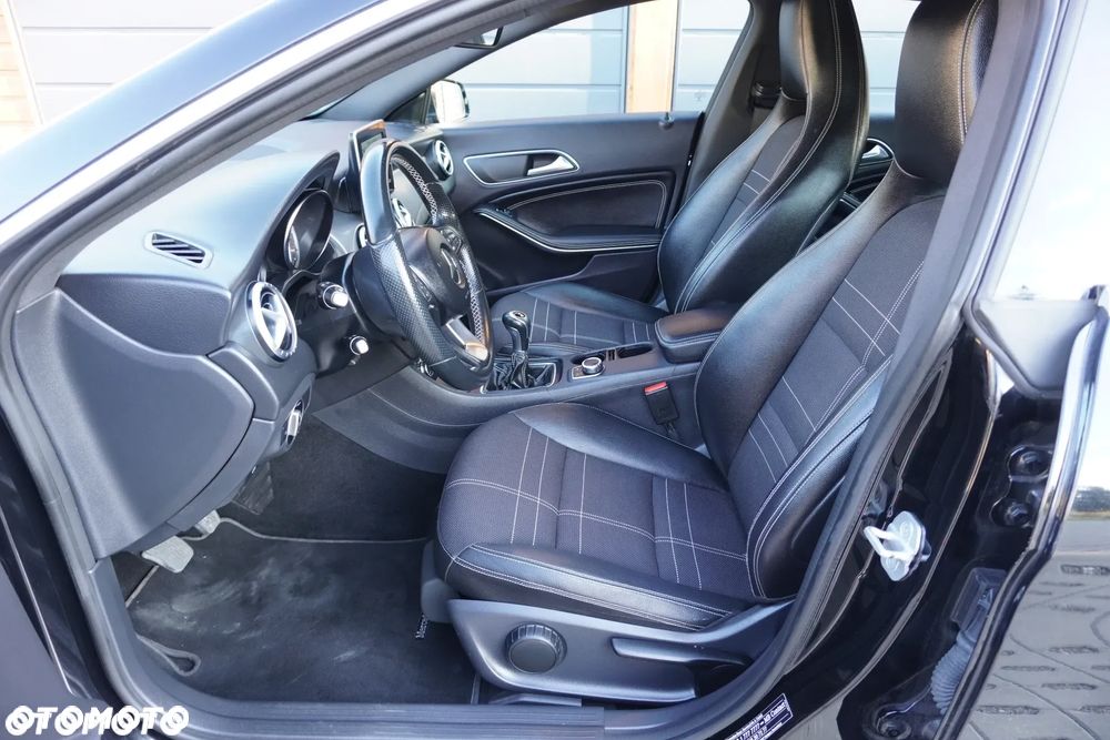 Mercedes-Benz CLA 200 Peak Edition - 17