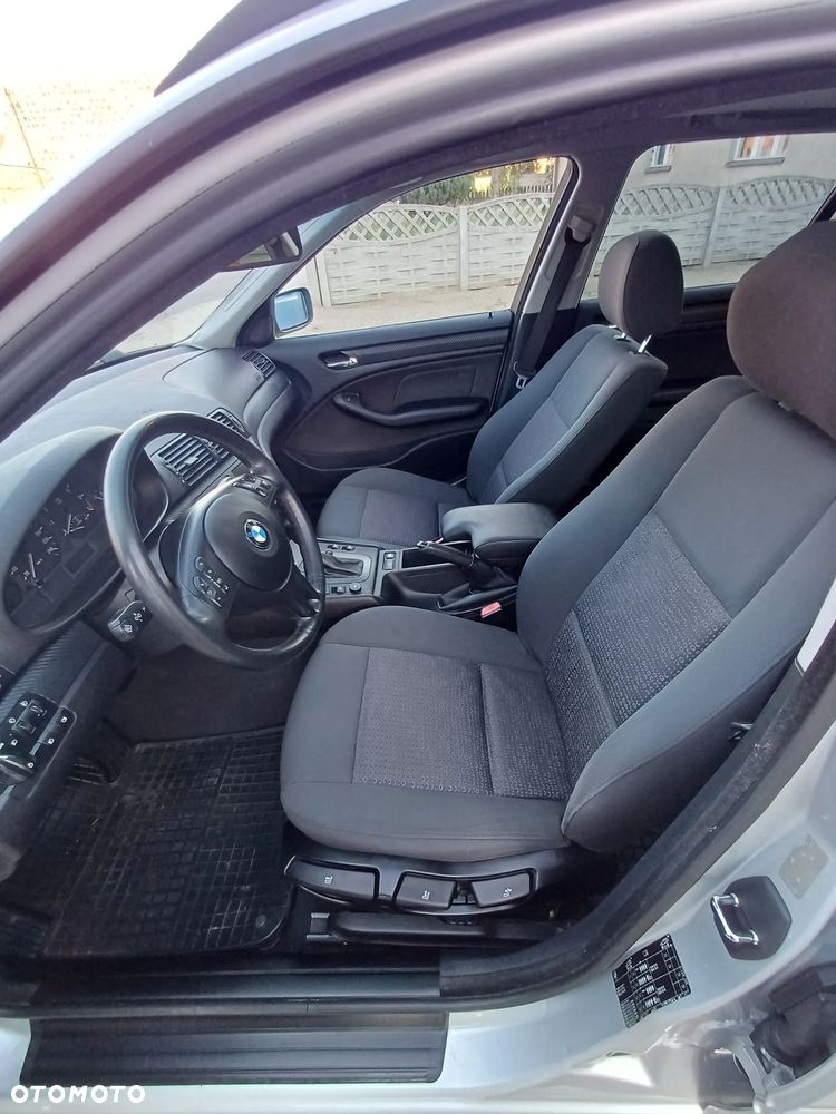 BMW Seria 3 318i Edition Exclusive - 12