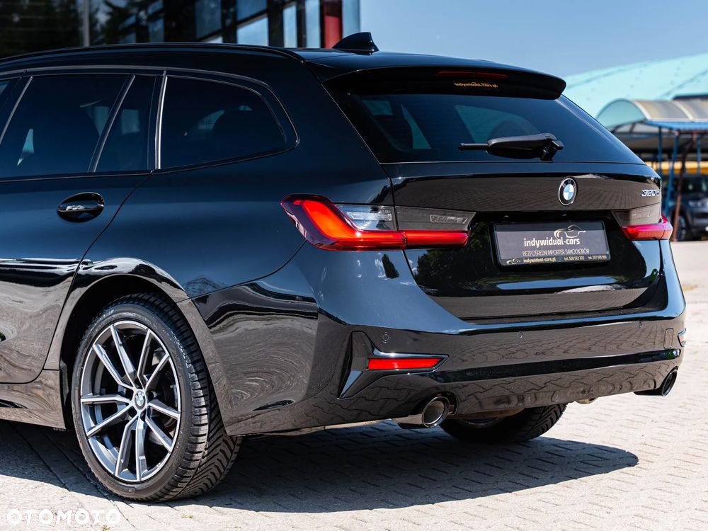 BMW Seria 3 320d Sport Line Shadow - 12