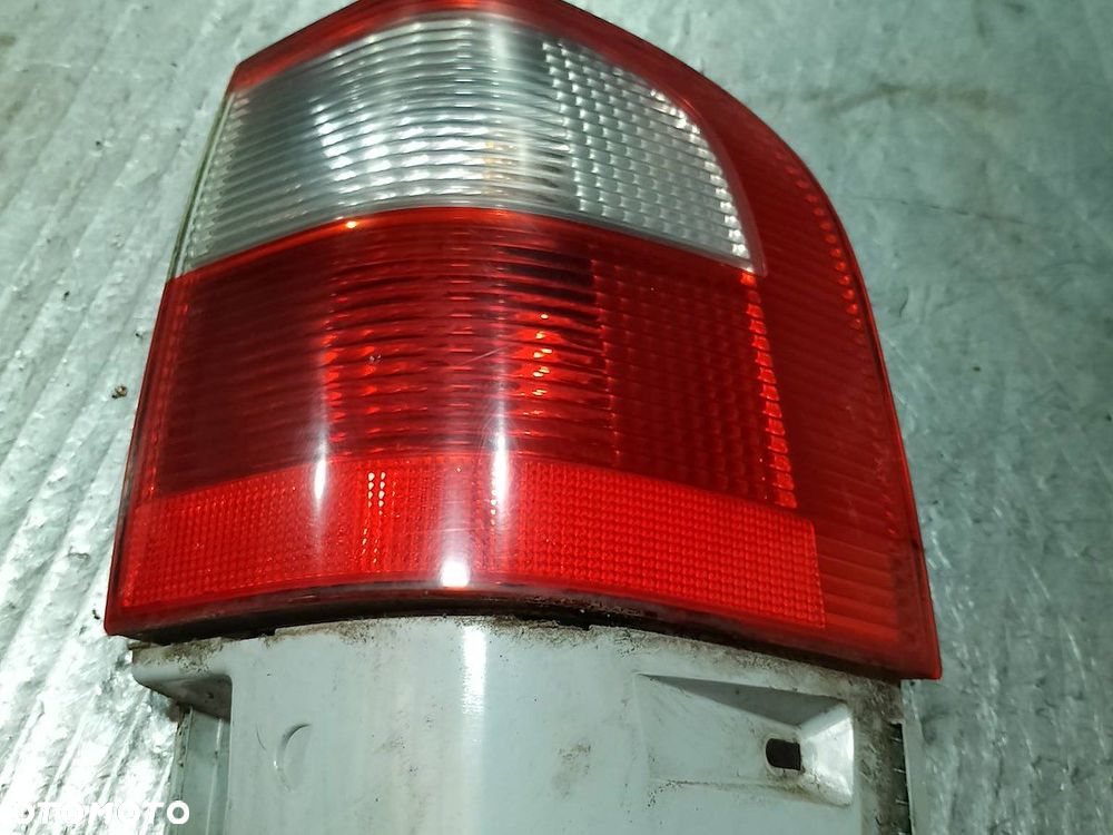 LAMPA TYLNA PRAWA FORD GALAXY MK II 964464 - 2