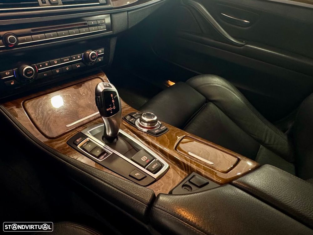 BMW 525 d Exclusive Auto - 10