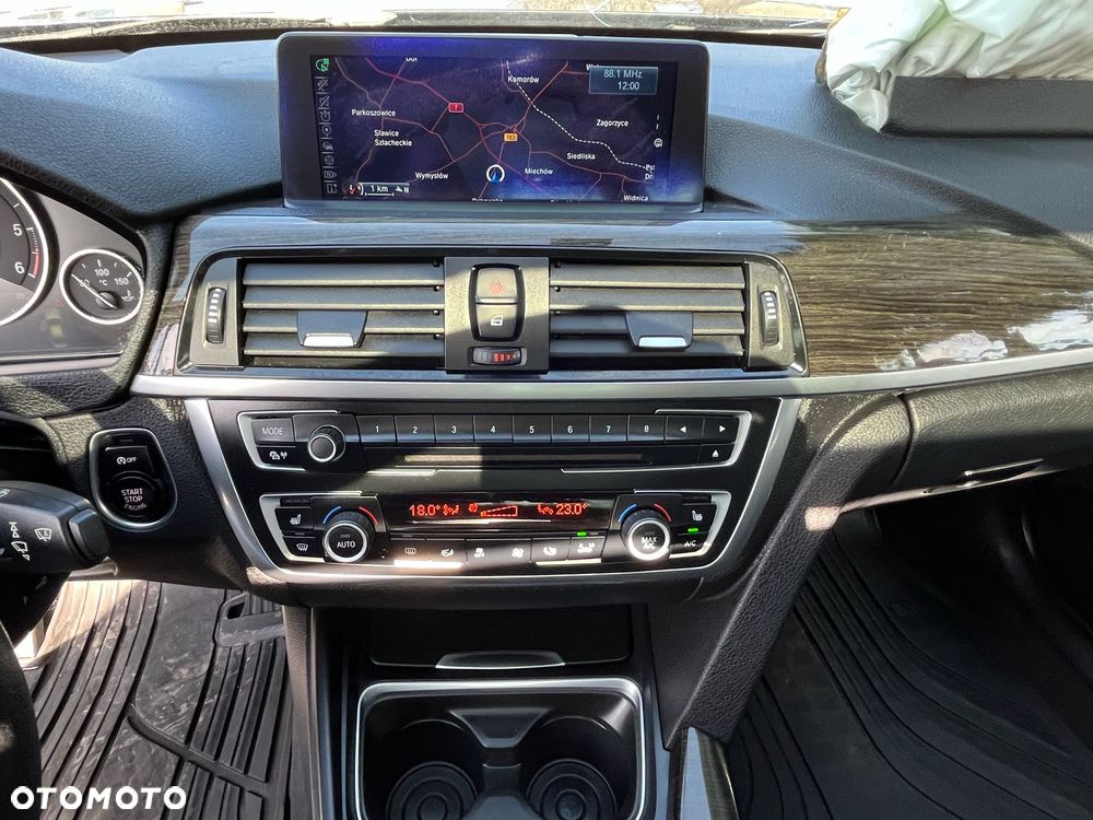 BMW Seria 3 318d xDrive M Sport - 16