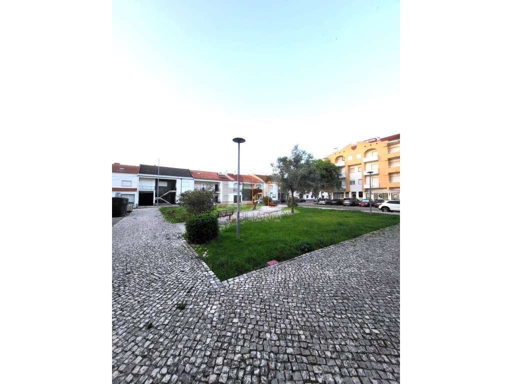 Semi-Novo Apartamento T4 com Parqueamento Entroncamento, Santarém - Grande imagem: 3/29