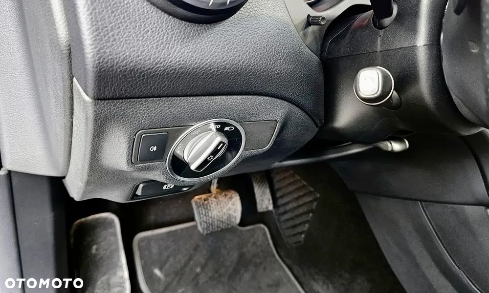 Mercedes-Benz CLA 250 4Matic 7G-DCT - 16