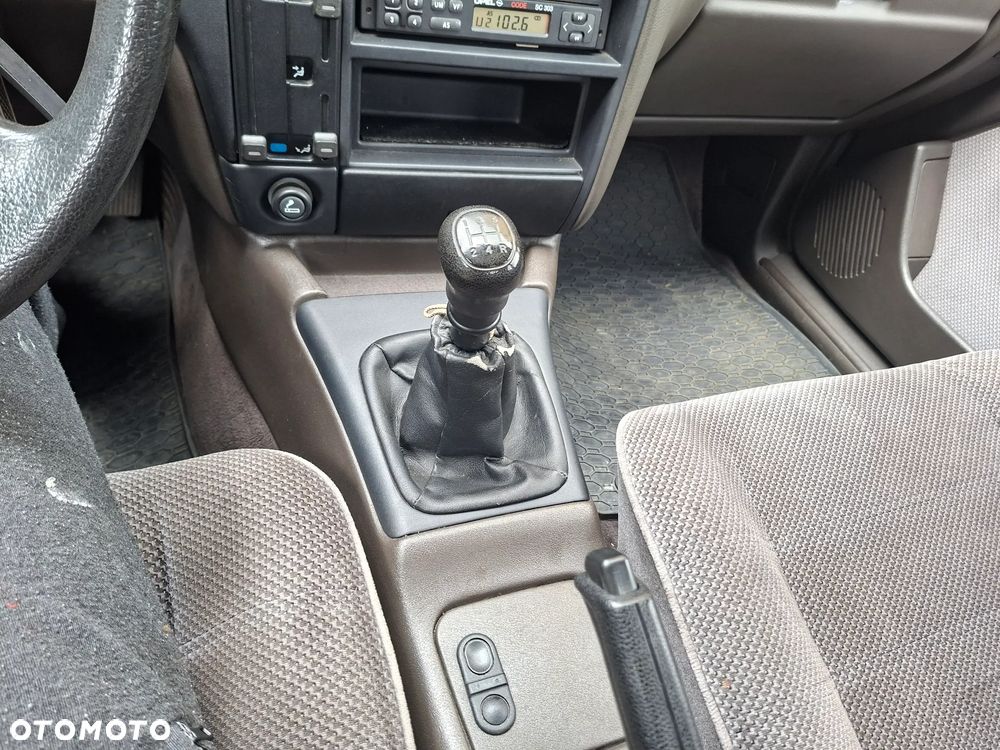 Opel Omega 2.4i GL - 39