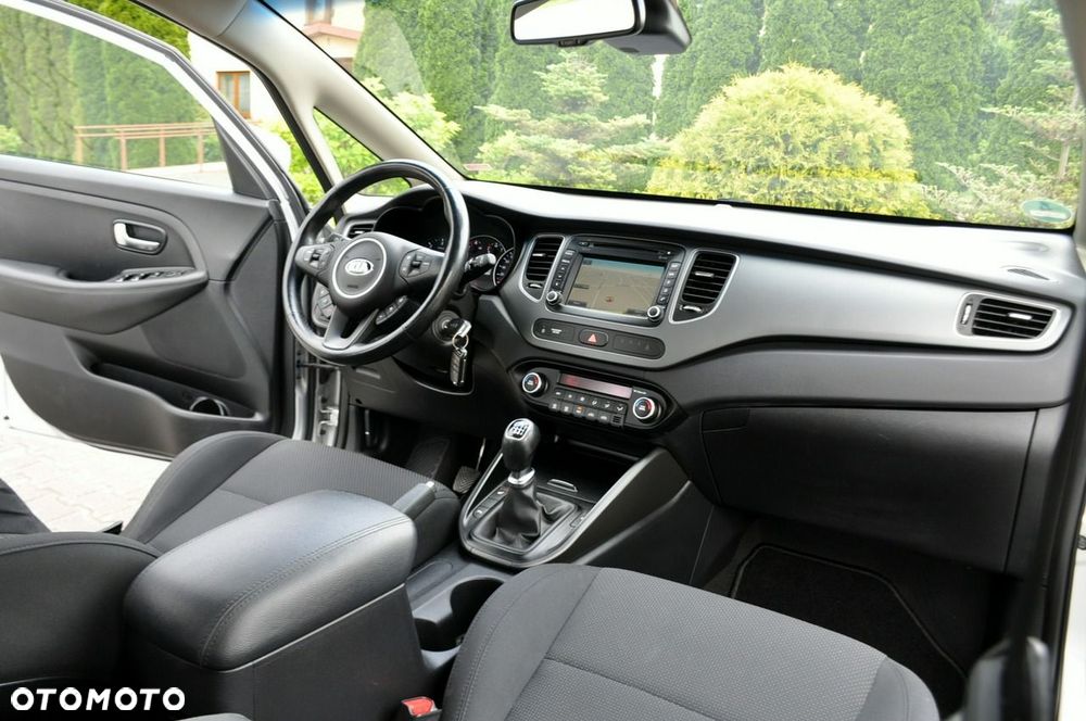 Kia Carens - 25