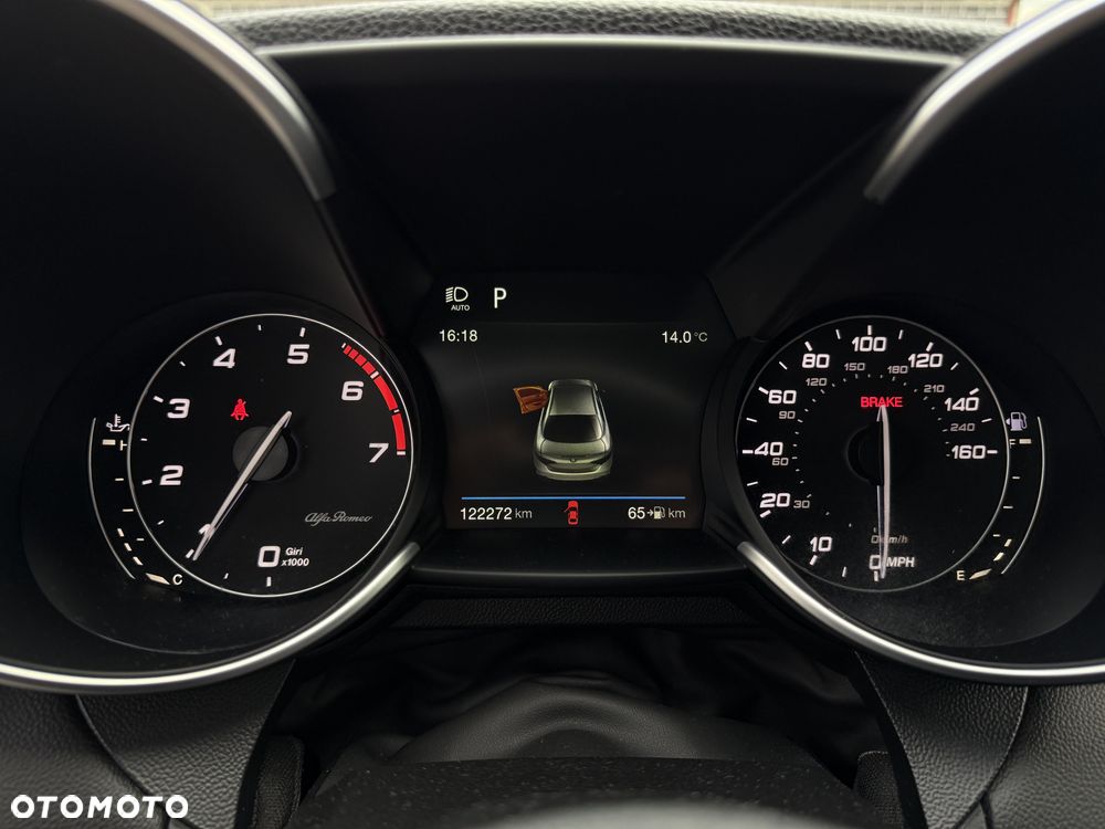 Alfa Romeo Giulia - 12