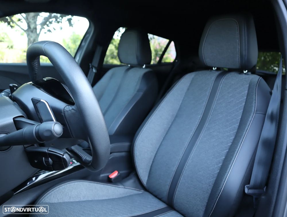 Peugeot 2008 1.2 PureTech Allure Pack EAT8 - 32