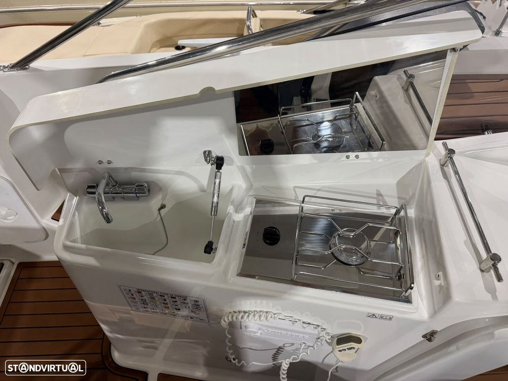 Beneteau 8.8 Sundeck - 10