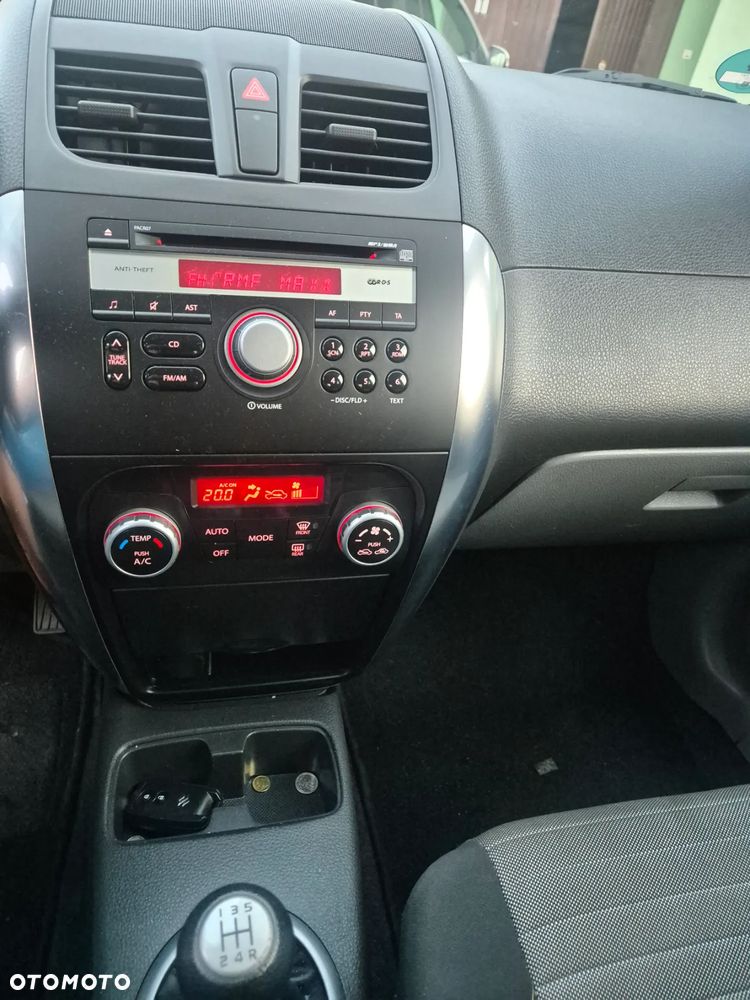 Suzuki SX4 1.6 Premium 4WD - 10