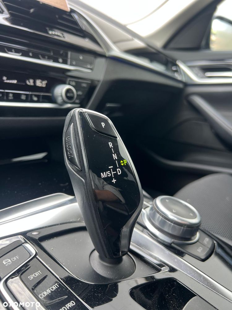 BMW Seria 5 520d Sport - 12