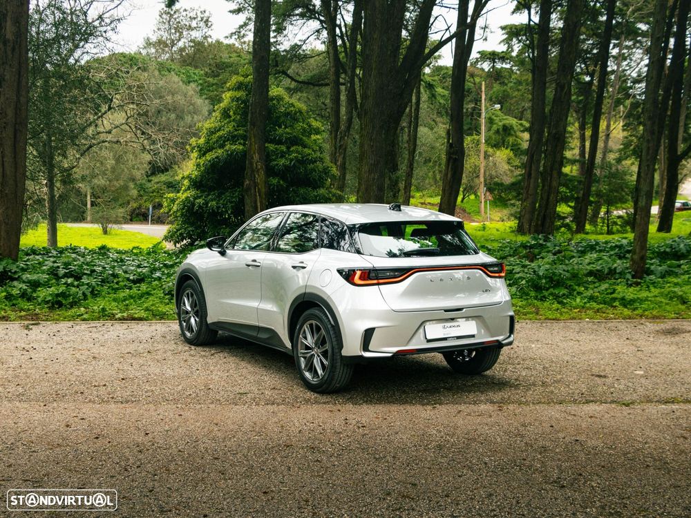 Lexus LBX Elegant - 2