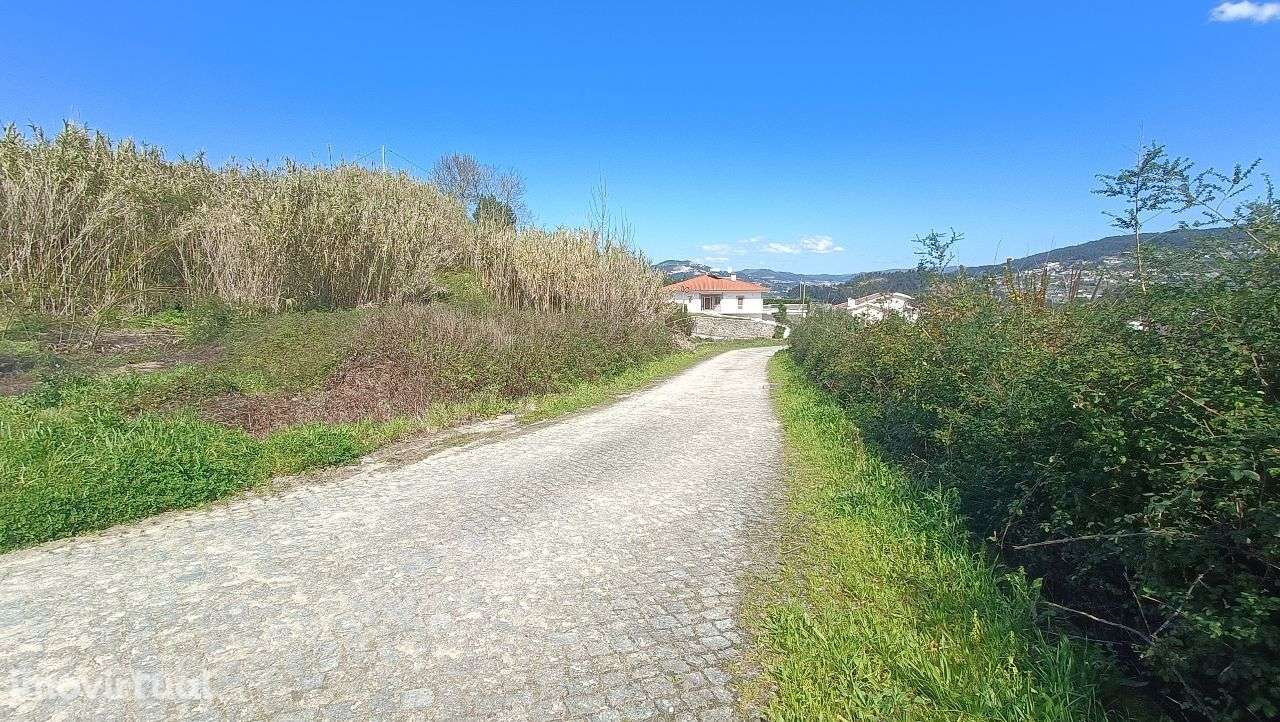 Lote terreno para Habitação Coletiva ( cave, r/c e 1º) - Grande imagem: 2/4