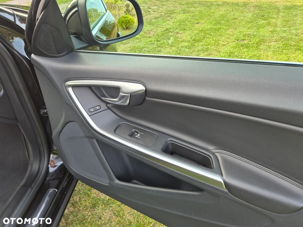 Volvo V60 D4 AWD Momentum - 16
