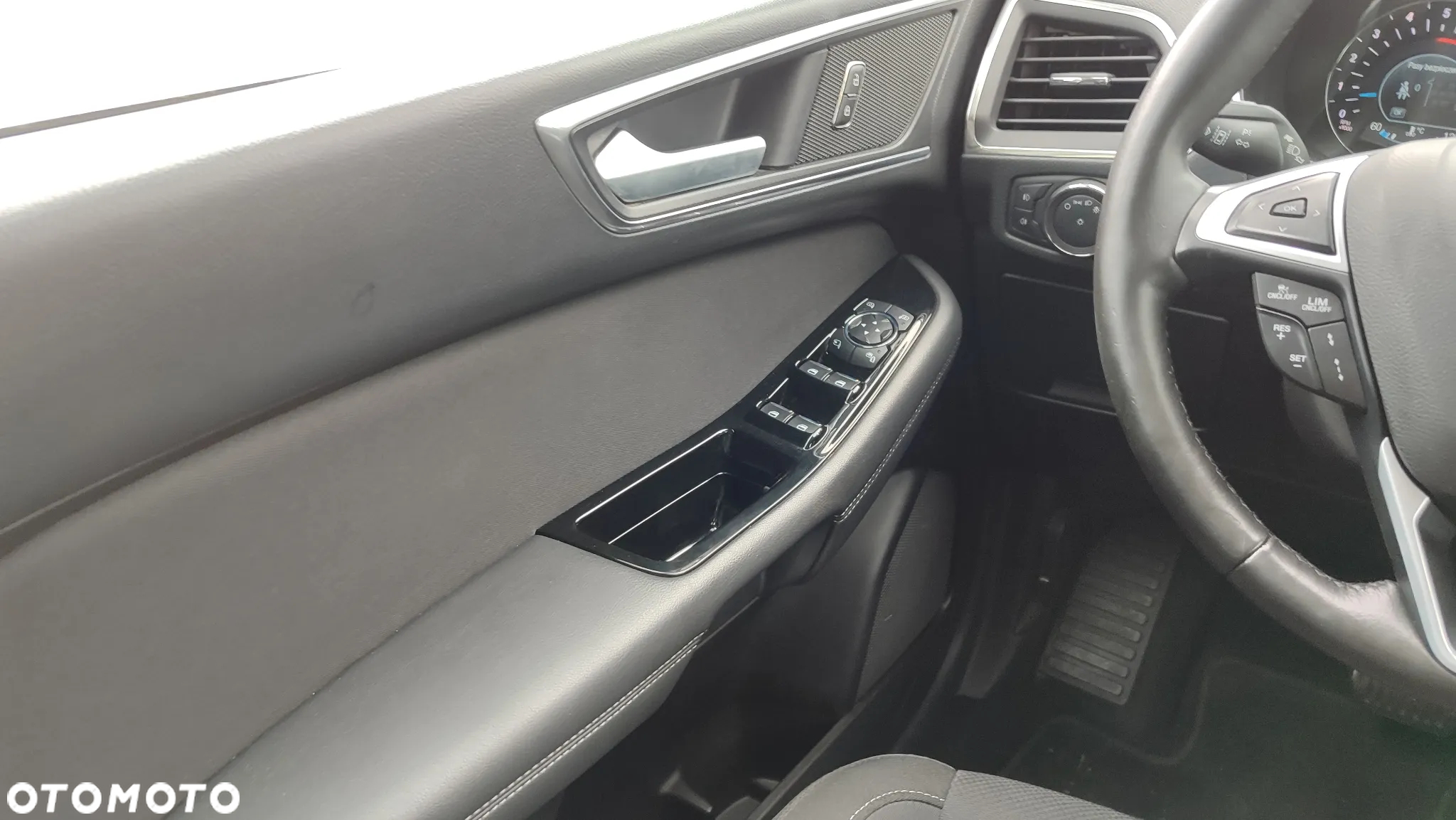 Ford S-Max 2.0 EcoBlue TITANIUM - 32