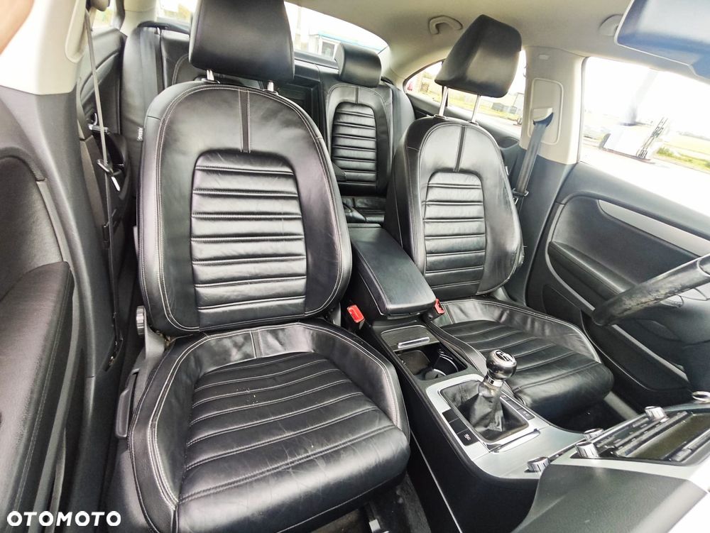 Volkswagen Passat - 32