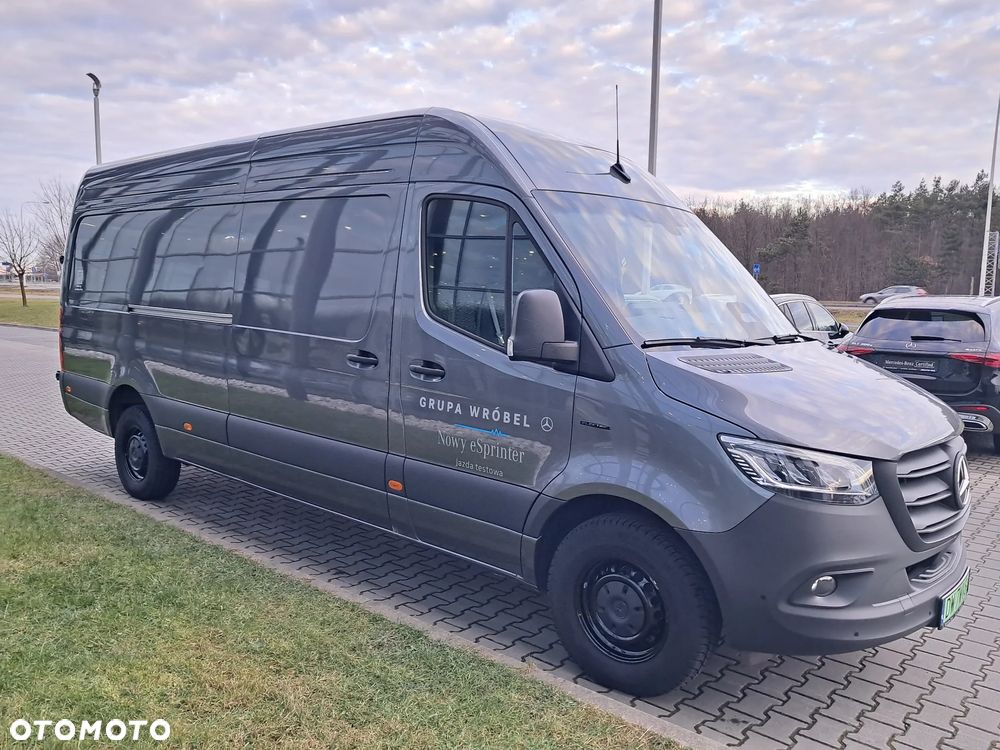 Mercedes-Benz E-SPRINTER - 13