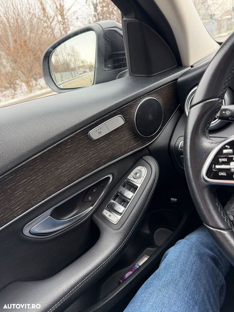 Mercedes-Benz C - 12