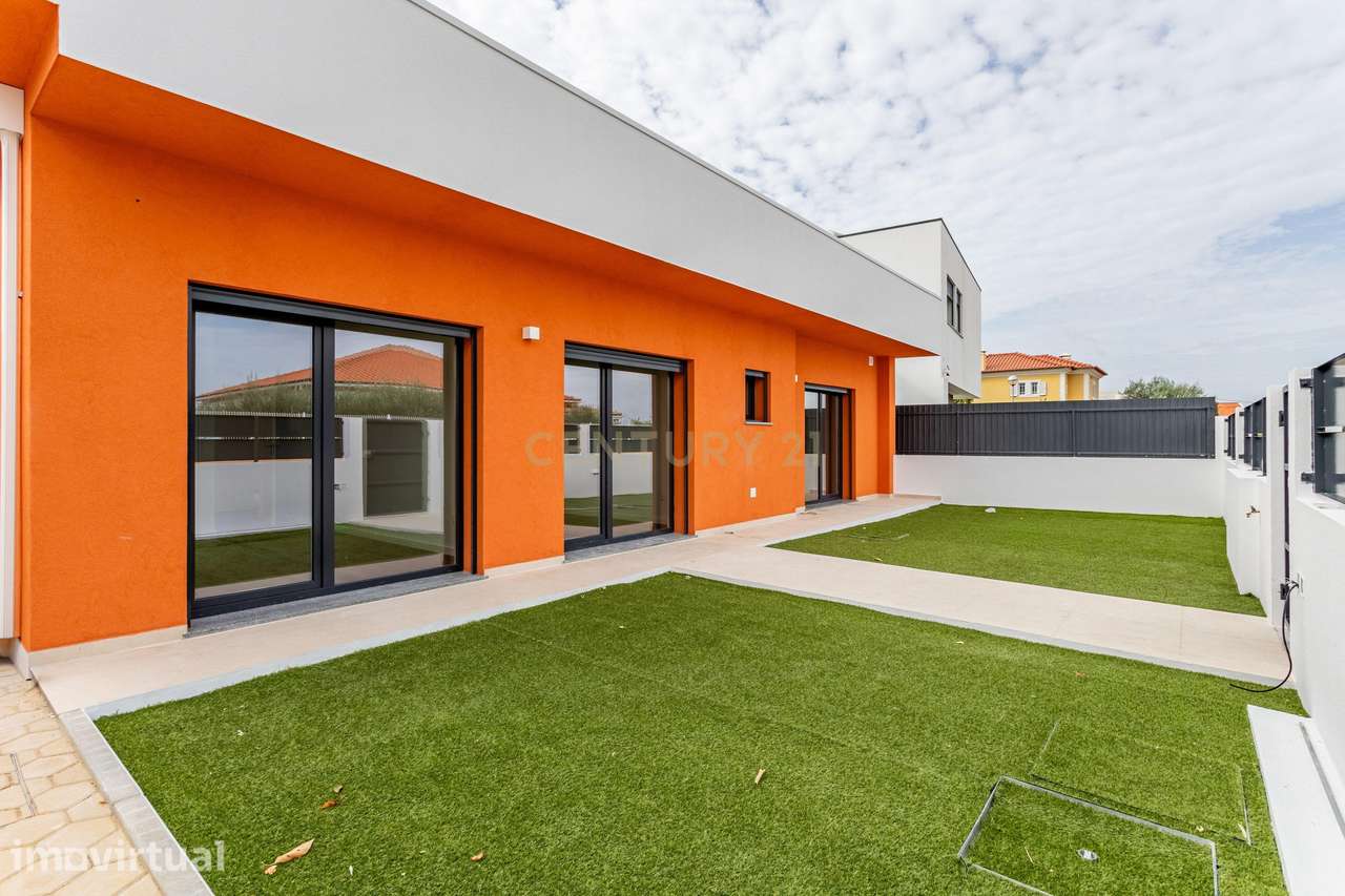 MORADIA ISOLADA COM PISCINA | MODERNIDADE, CONFORTO E TECNOLOGIA EM AZ - Grande imagem: 5/38