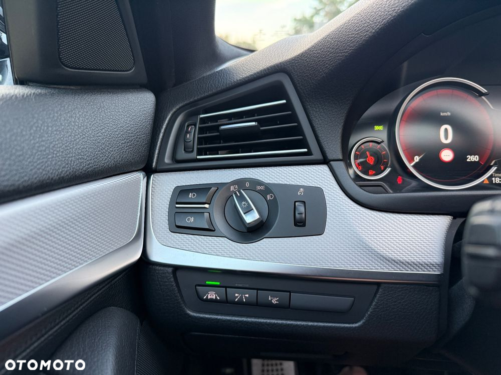 BMW Seria 5 535d xDrive - 32