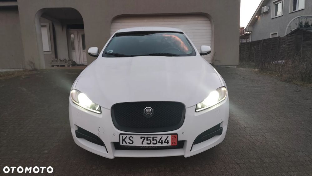 Jaguar XF 3.0 V6 D R-Sport - 31
