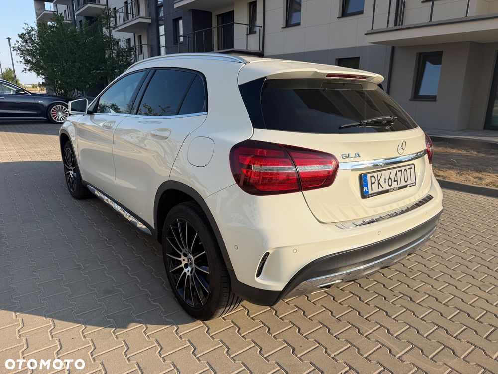 Mercedes-Benz GLA 180 7G-DCT UrbanStyle Edition - 6