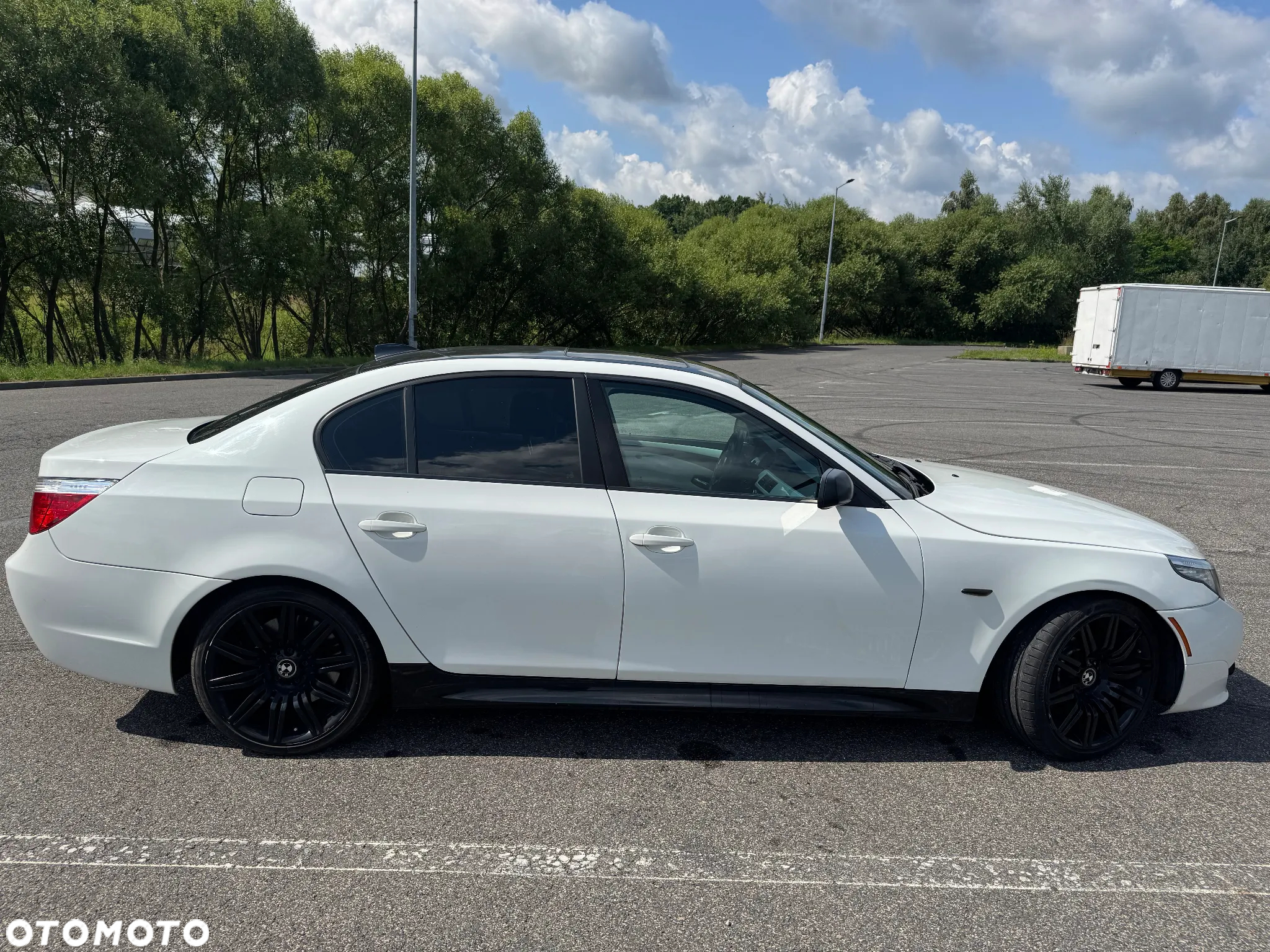 BMW Seria 5 550i - 10