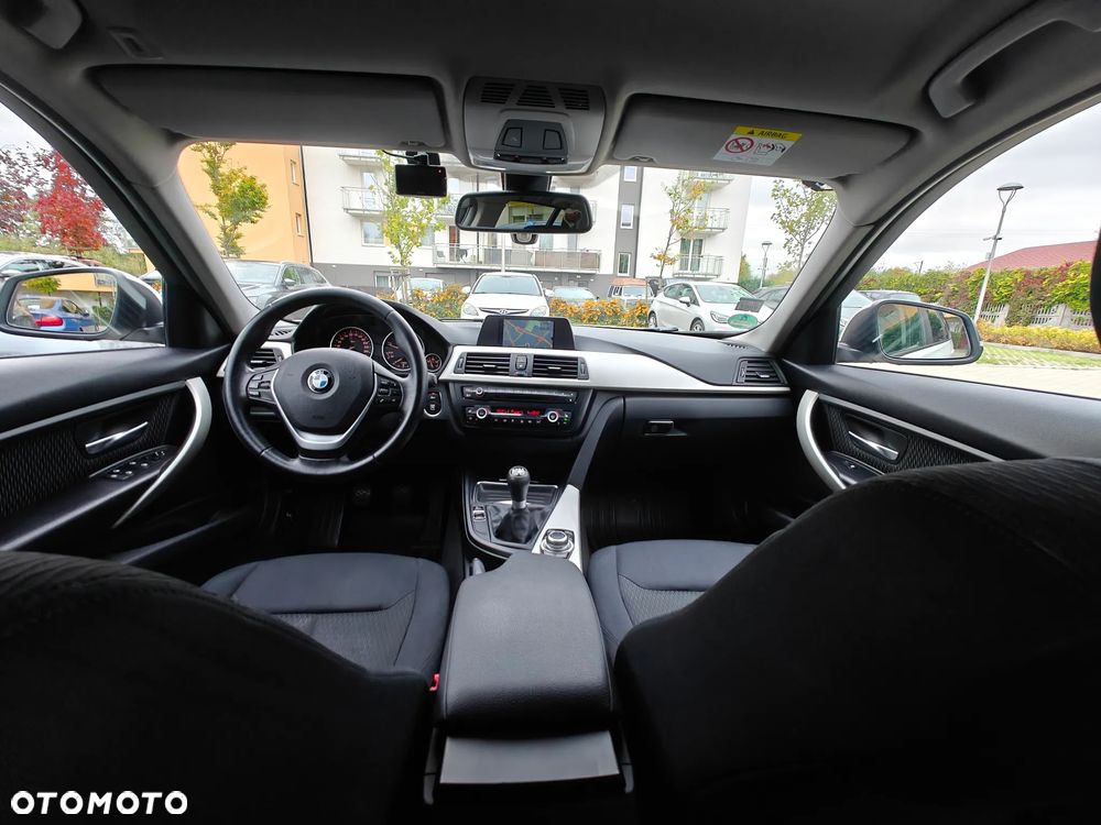 BMW Seria 3 320d xDrive - 11