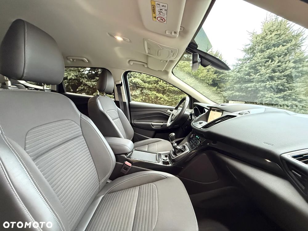 Ford Kuga 1.5 EcoBoost 2x4 Titanium - 28