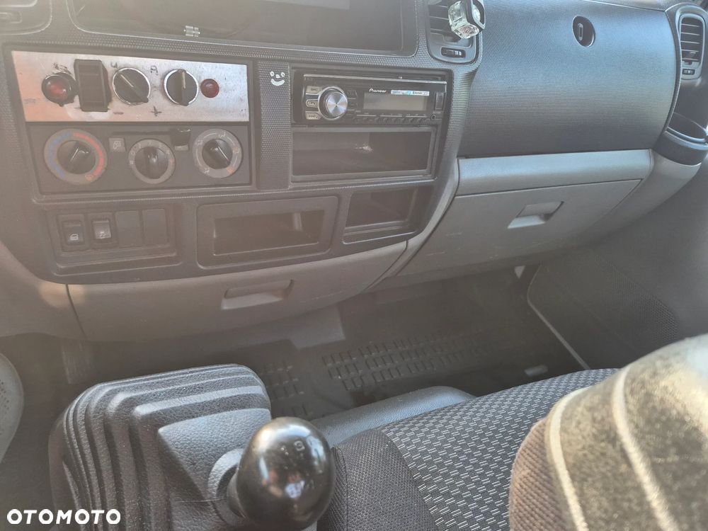 Renault Maxity - 10