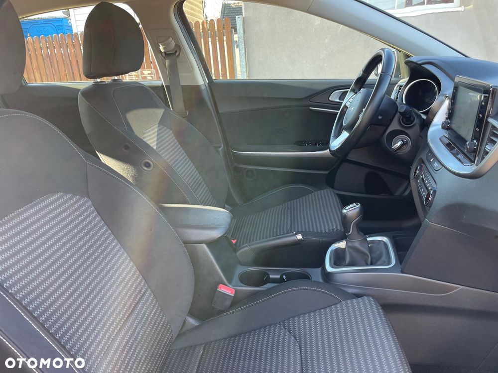 Kia Ceed 1.5 T-GDI M - 19