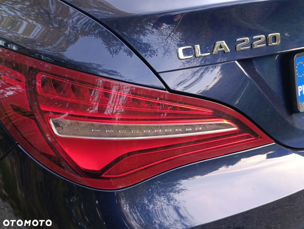 Mercedes-Benz CLA 220 4-Matic AMG Line - 11