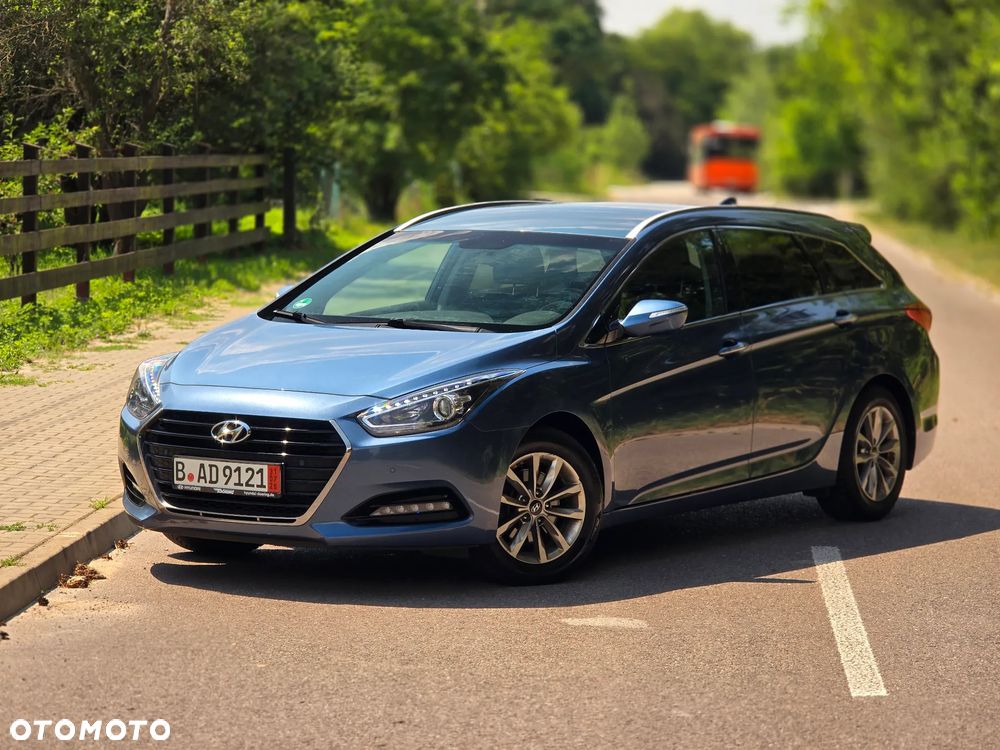 Hyundai i40 Kombi blue 1.6 Family+ - 3