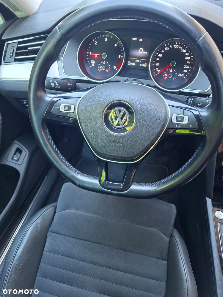 Volkswagen Passat - 4