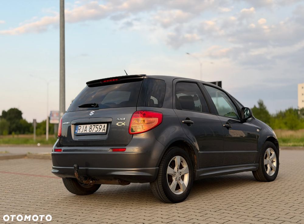Suzuki SX4 - 4